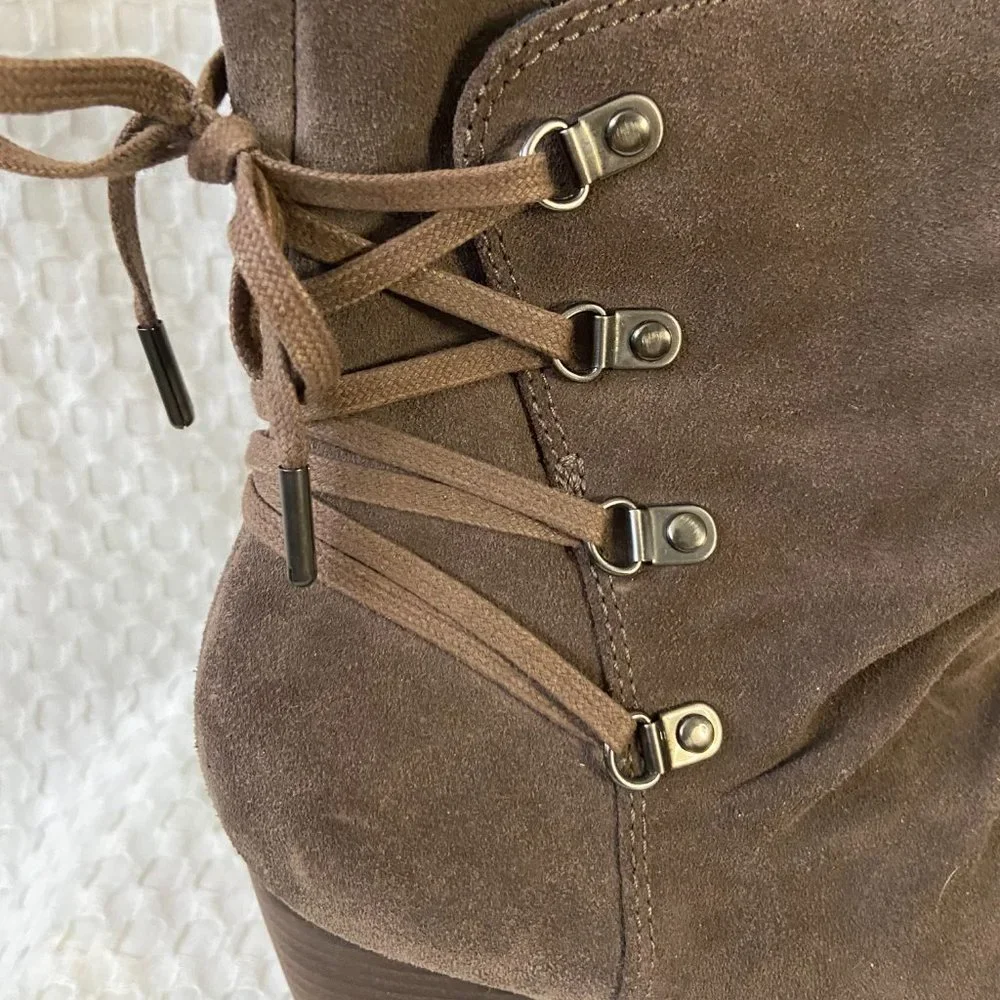 Clarks NWOT Suede Alpine Andi Ankle Heeled Lace Up Bootie Taupe Women's Size 8 - Picture 8 of 16